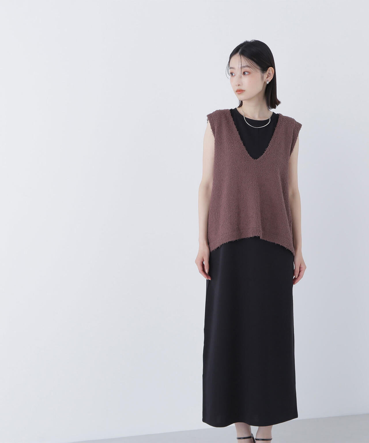 Vネックニットベスト&ナローワンピース
