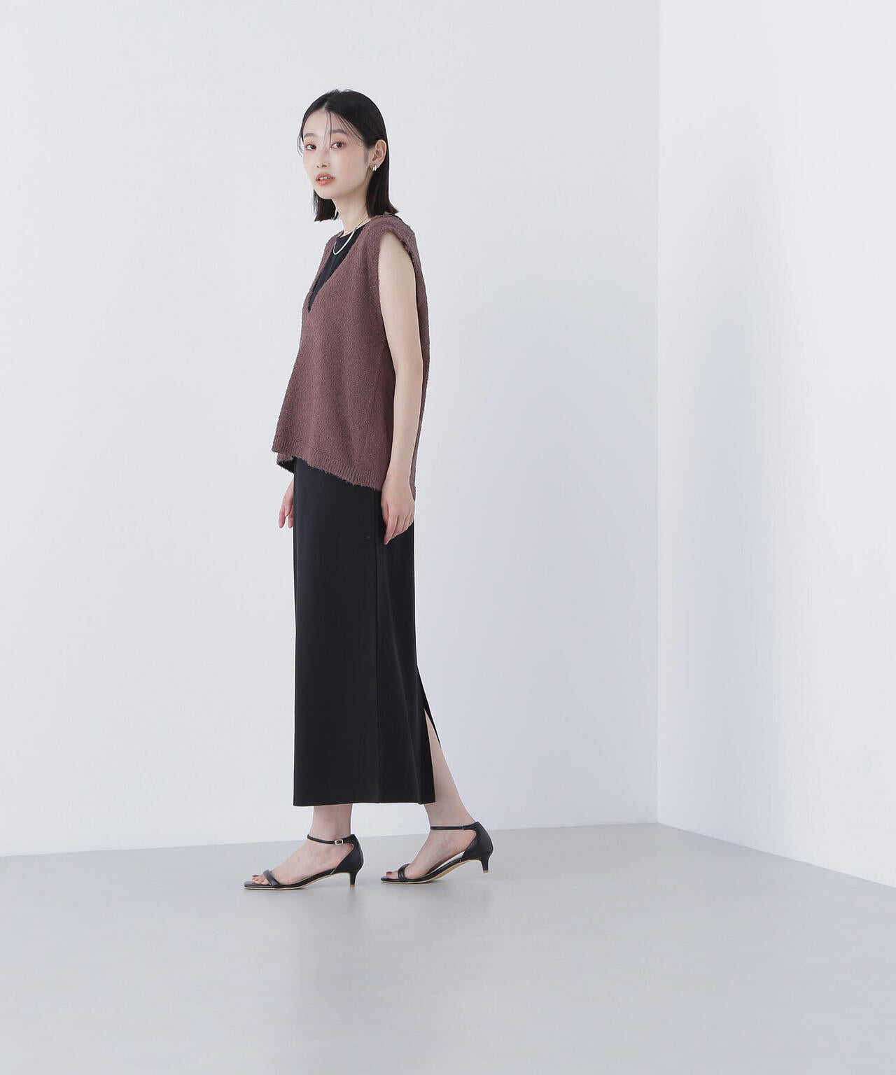 Vネックニットベスト&ナローワンピース