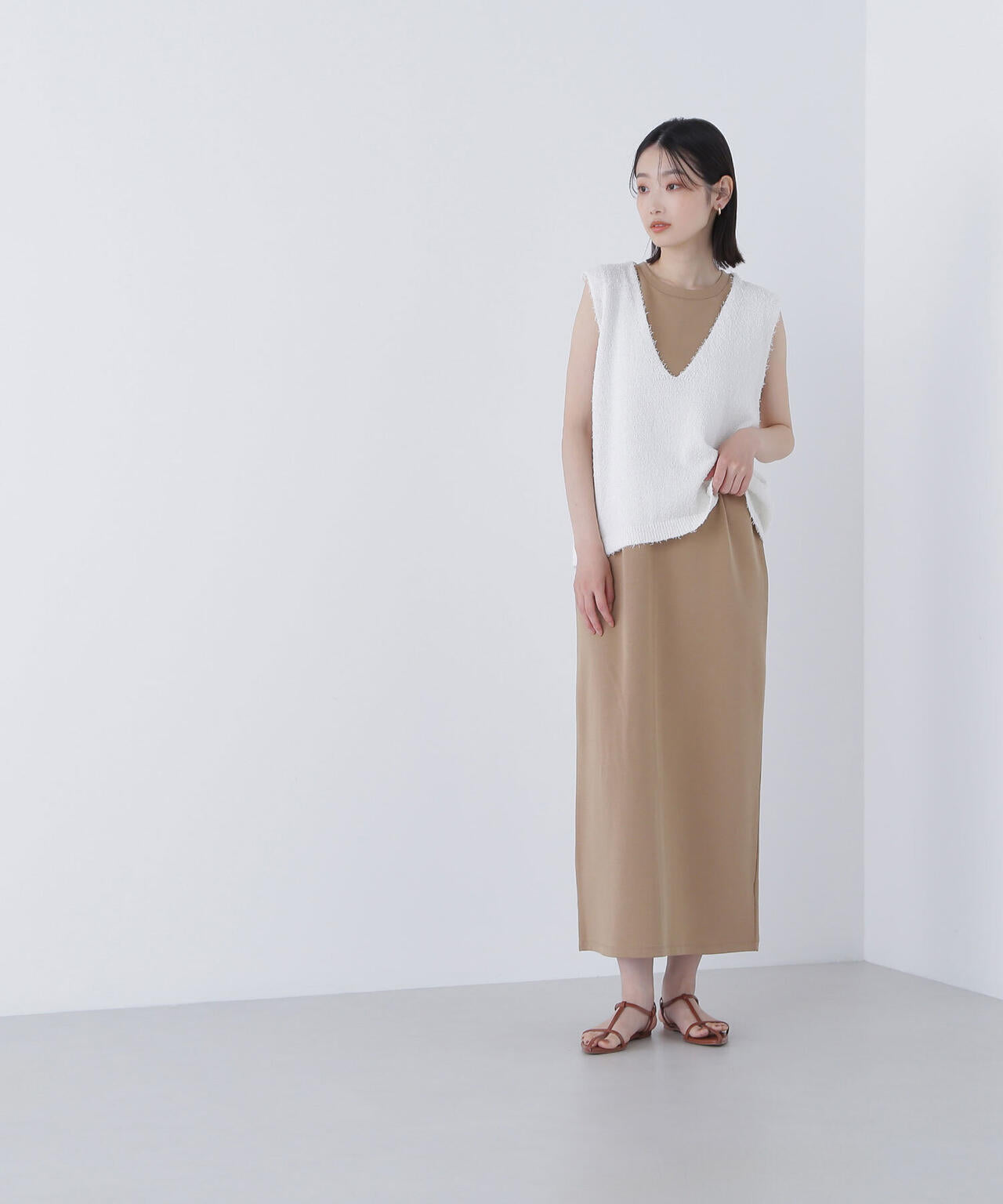 Vネックニットベスト&ナローワンピース