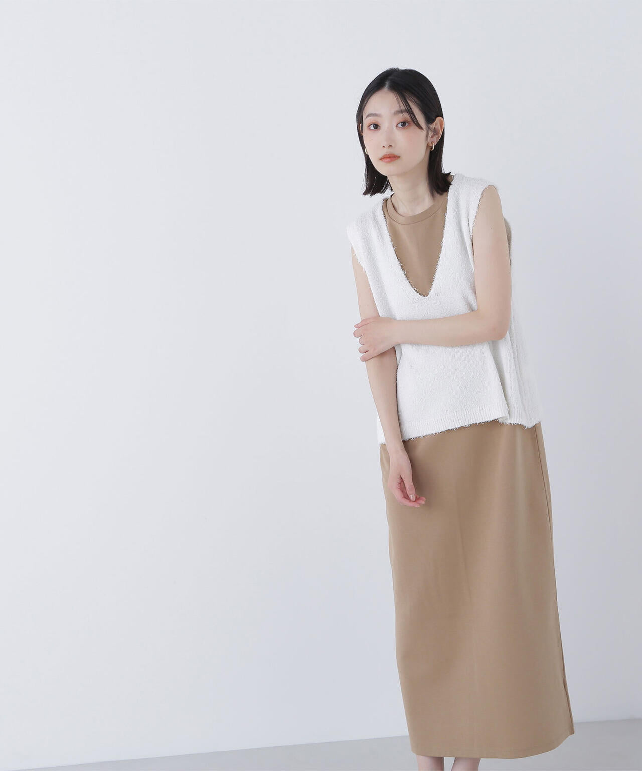 Vネックニットベスト&ナローワンピース