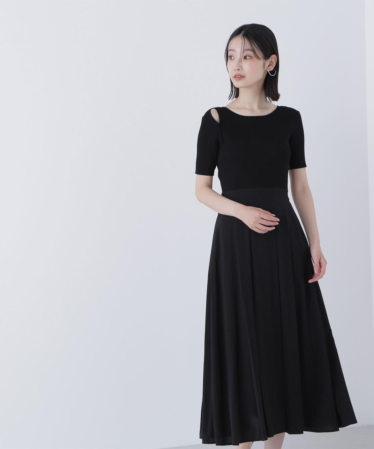 カットアウトニットドッキングワンピース