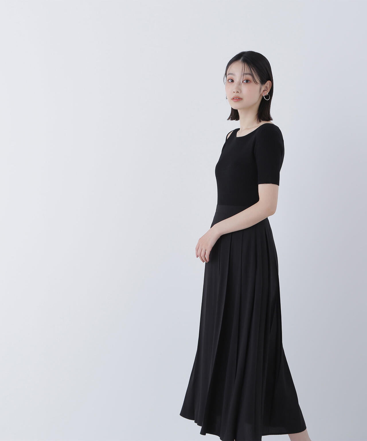 カットアウトニットドッキングワンピース