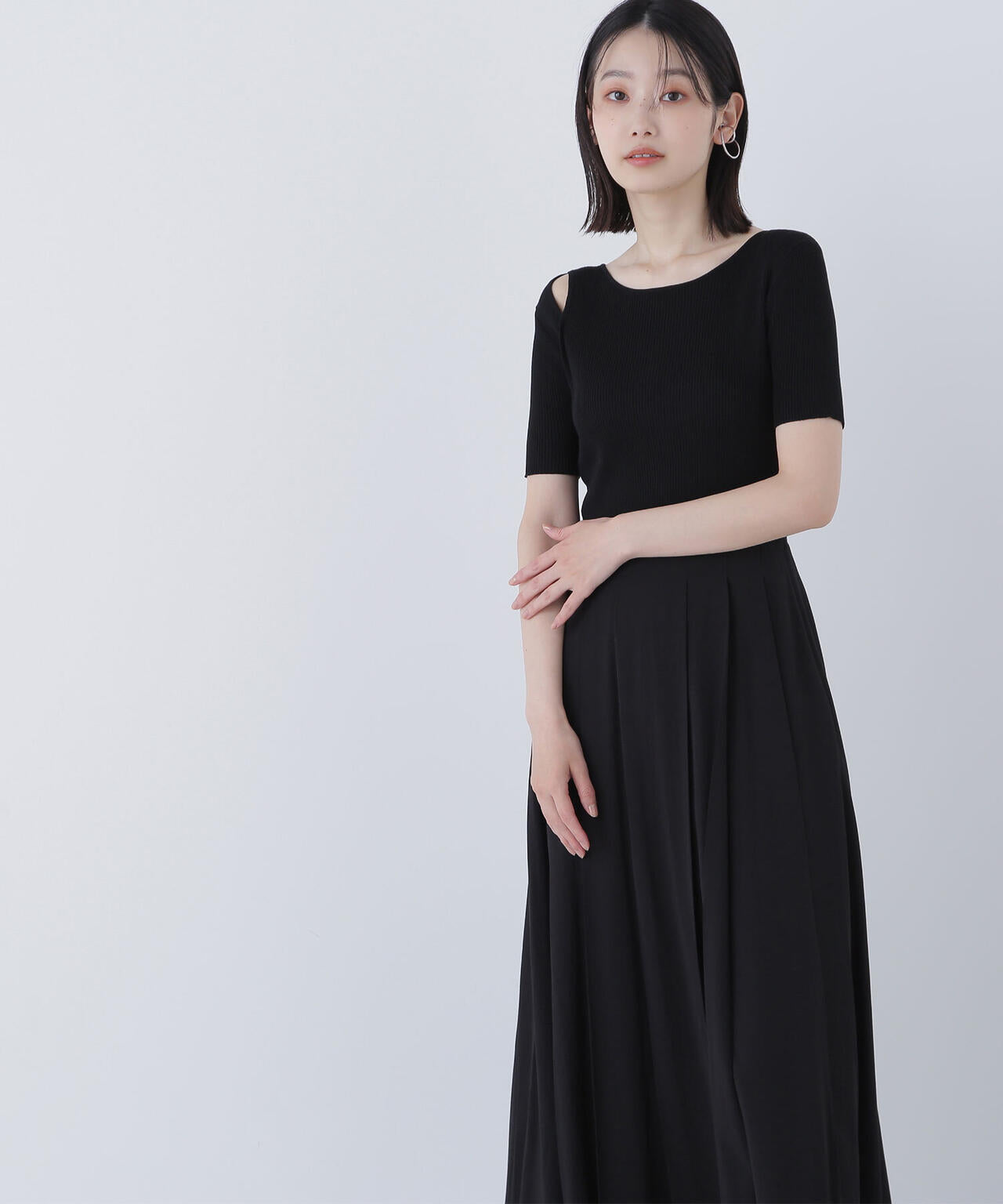 カットアウトニットドッキングワンピース