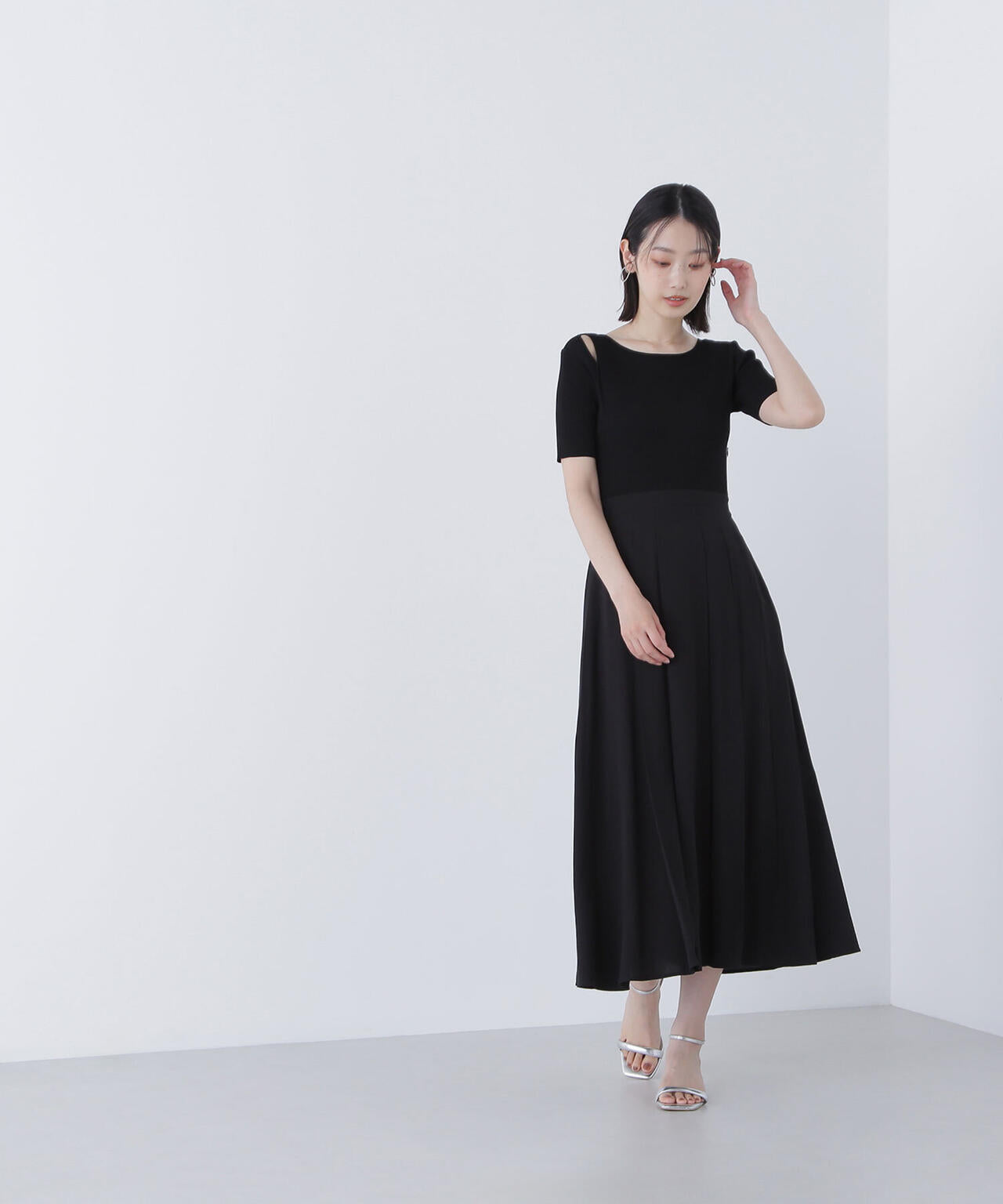 カットアウトニットドッキングワンピース