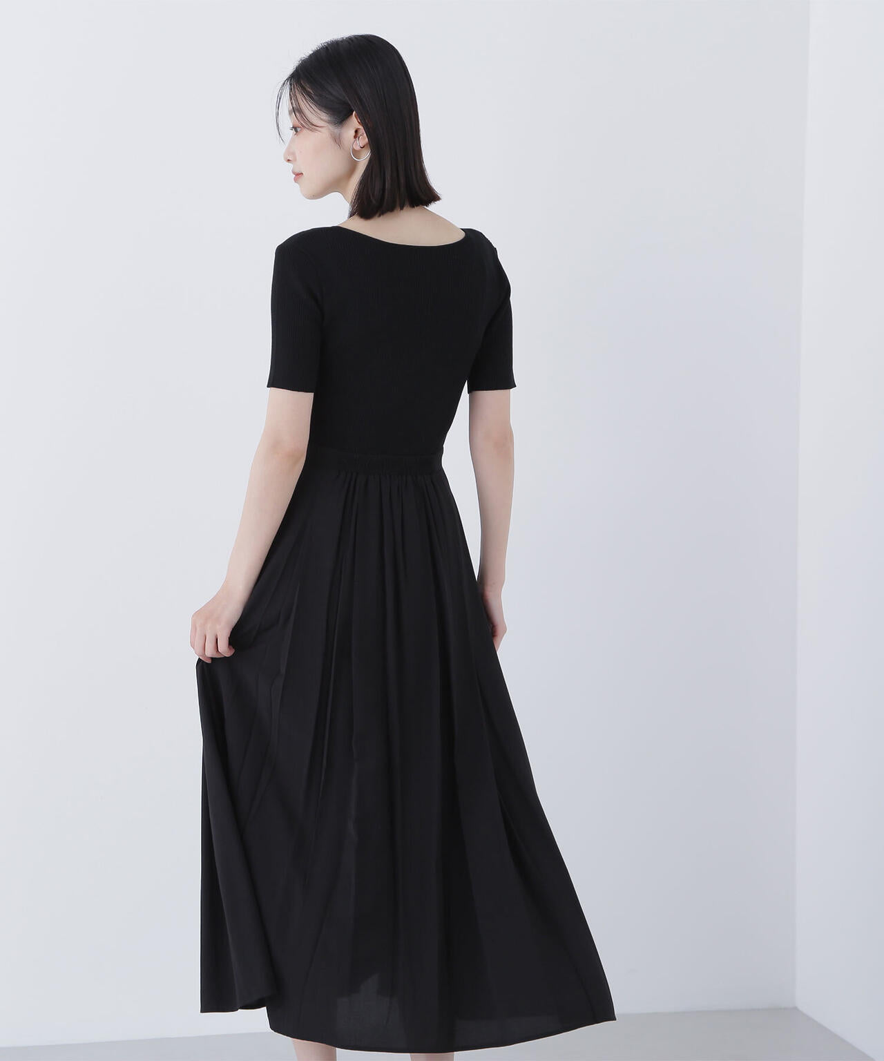 カットアウトニットドッキングワンピース