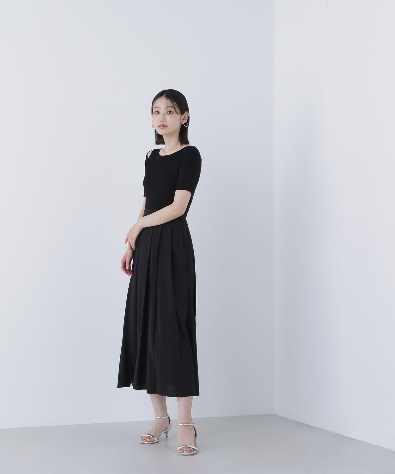 カットアウトニットドッキングワンピース