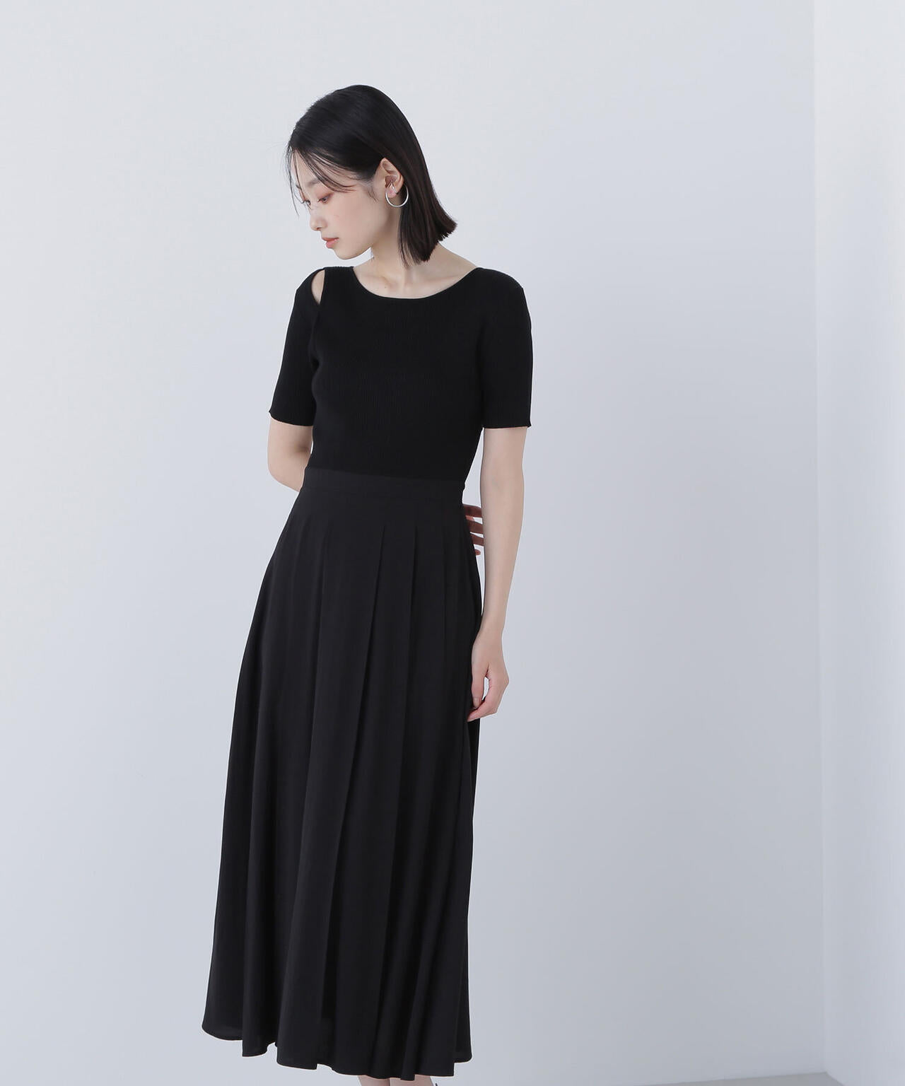 カットアウトニットドッキングワンピース