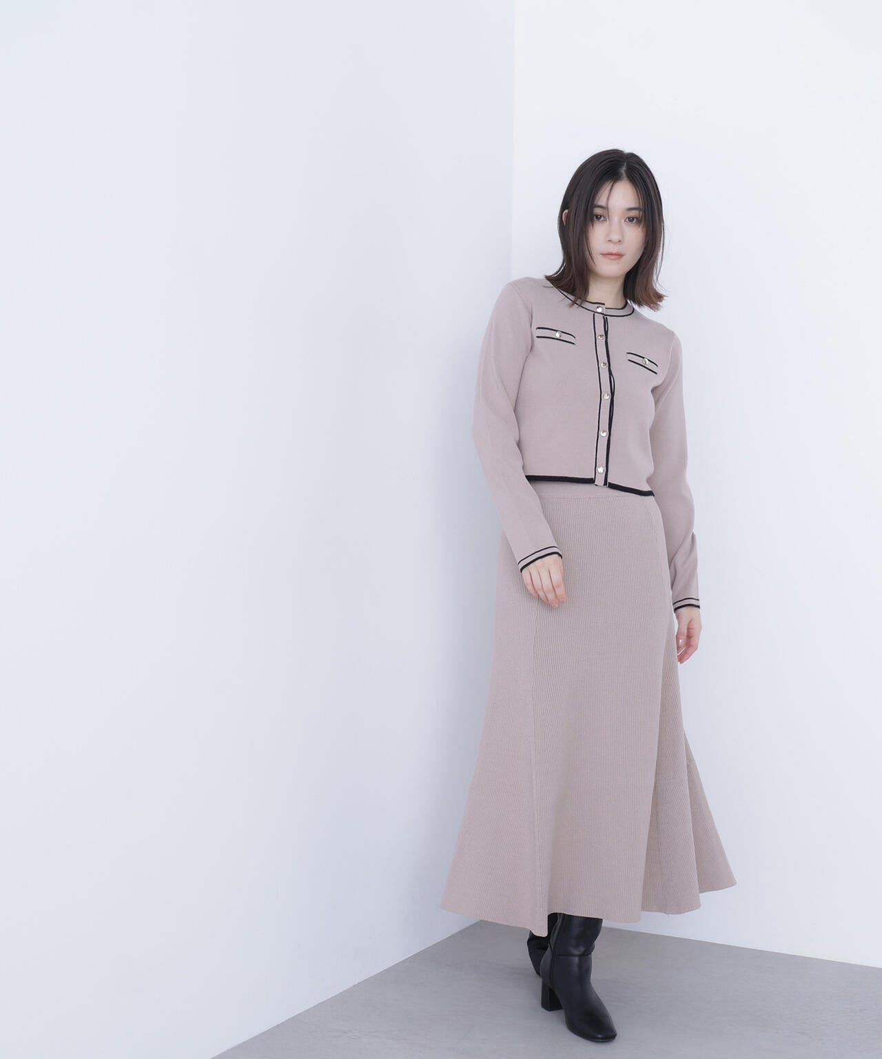 バイカラーニットカーデ&スカート