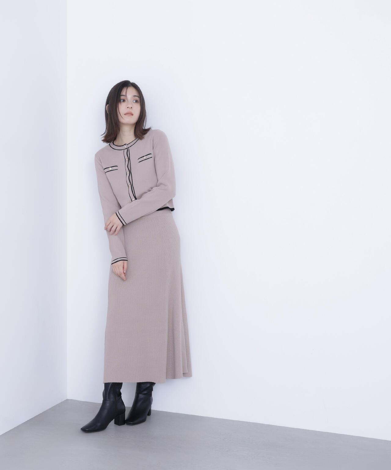 バイカラーニットカーデ&スカート