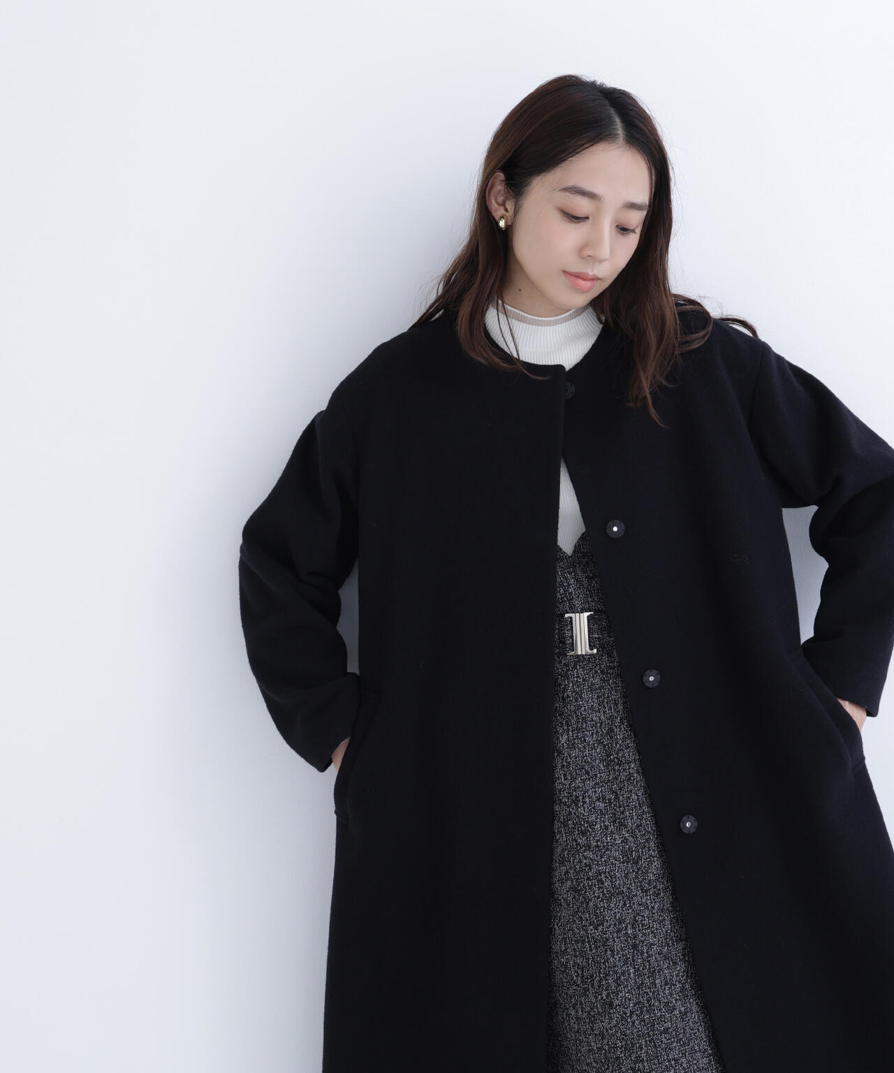 フォルムノーカラーロングコート