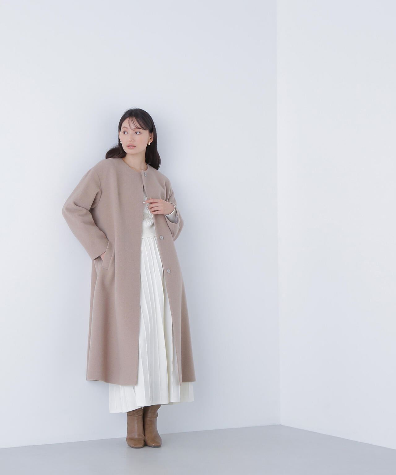 フォルムノーカラーロングコート