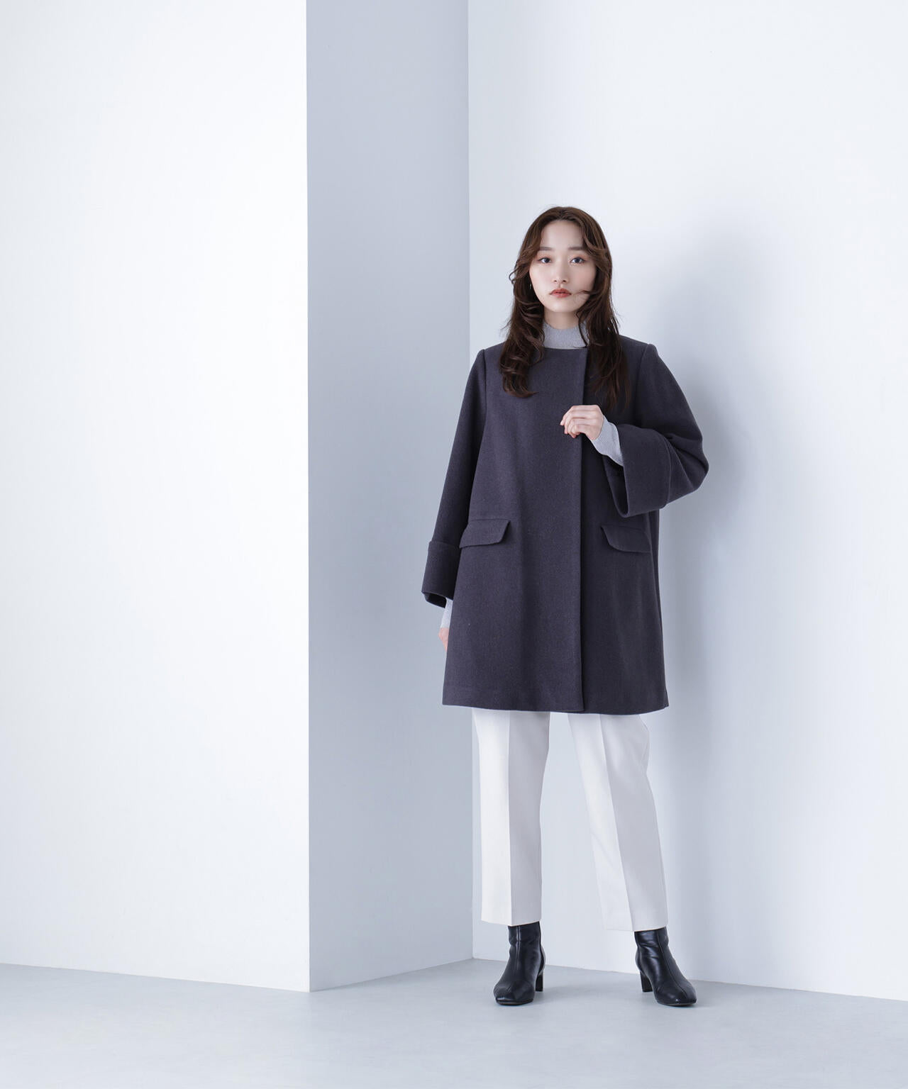 ノーカラーミドルコート