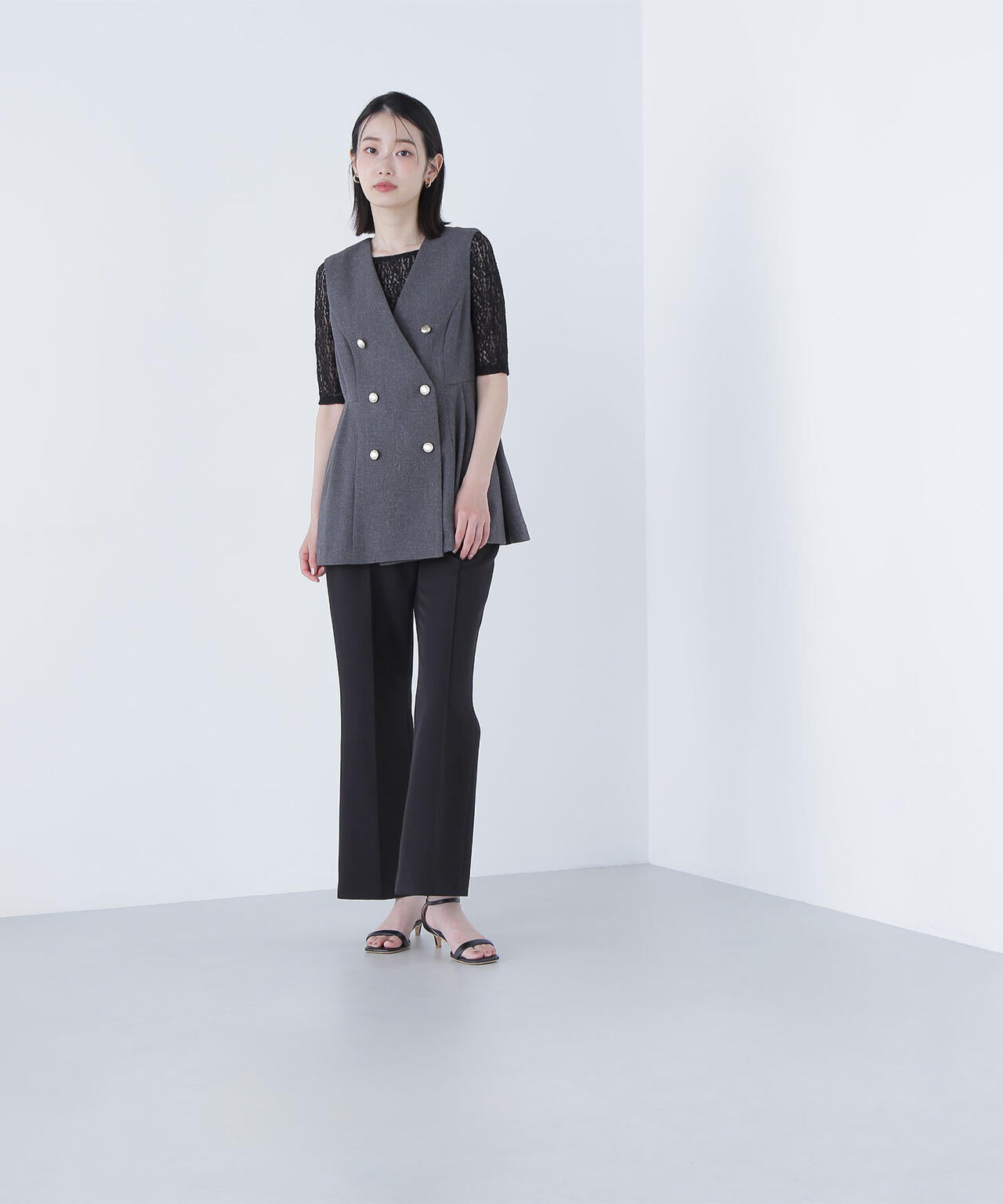 メタルボタンペプラムジレ