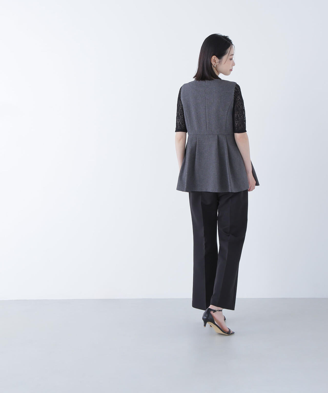 メタルボタンペプラムジレ