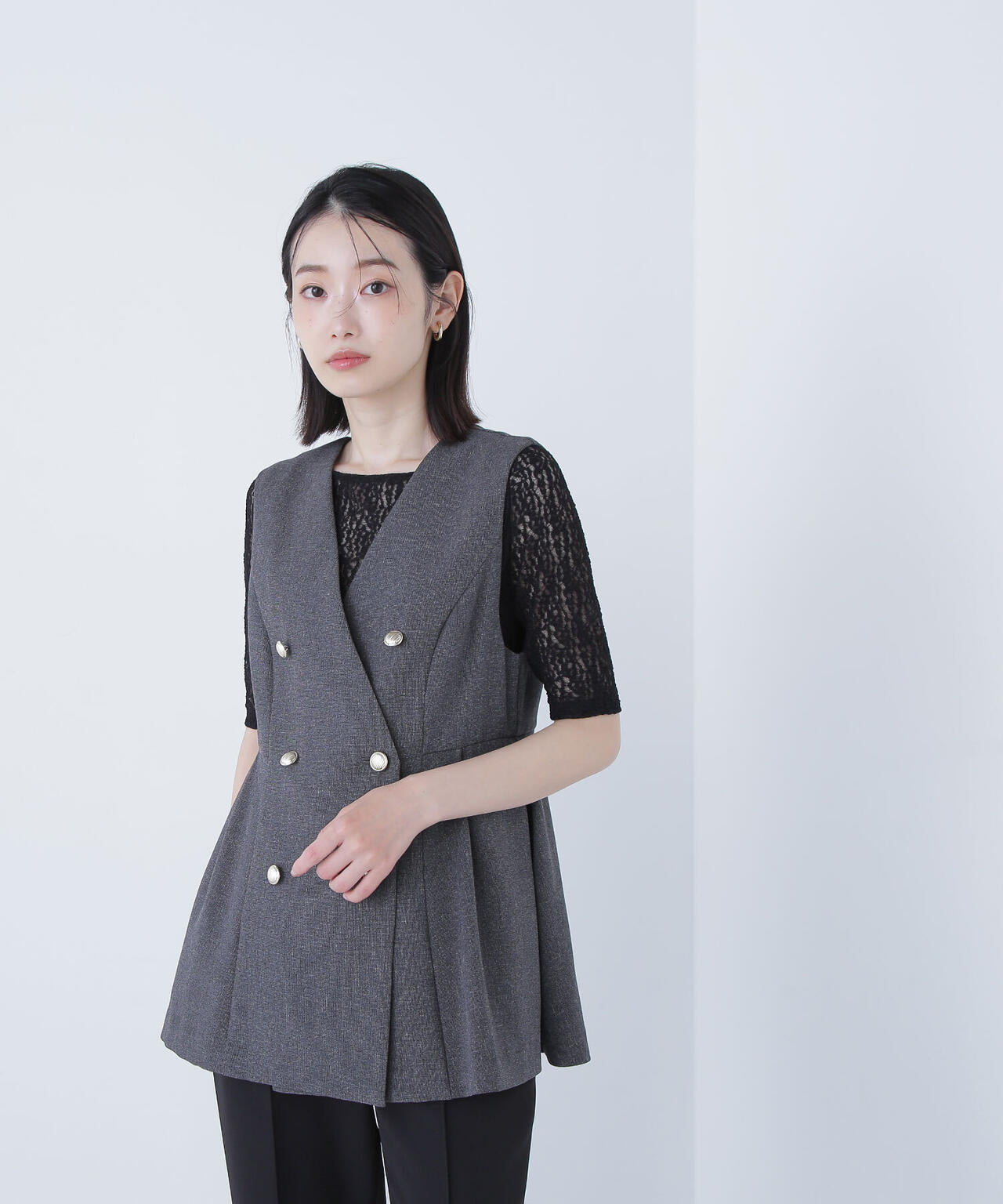 メタルボタンペプラムジレ