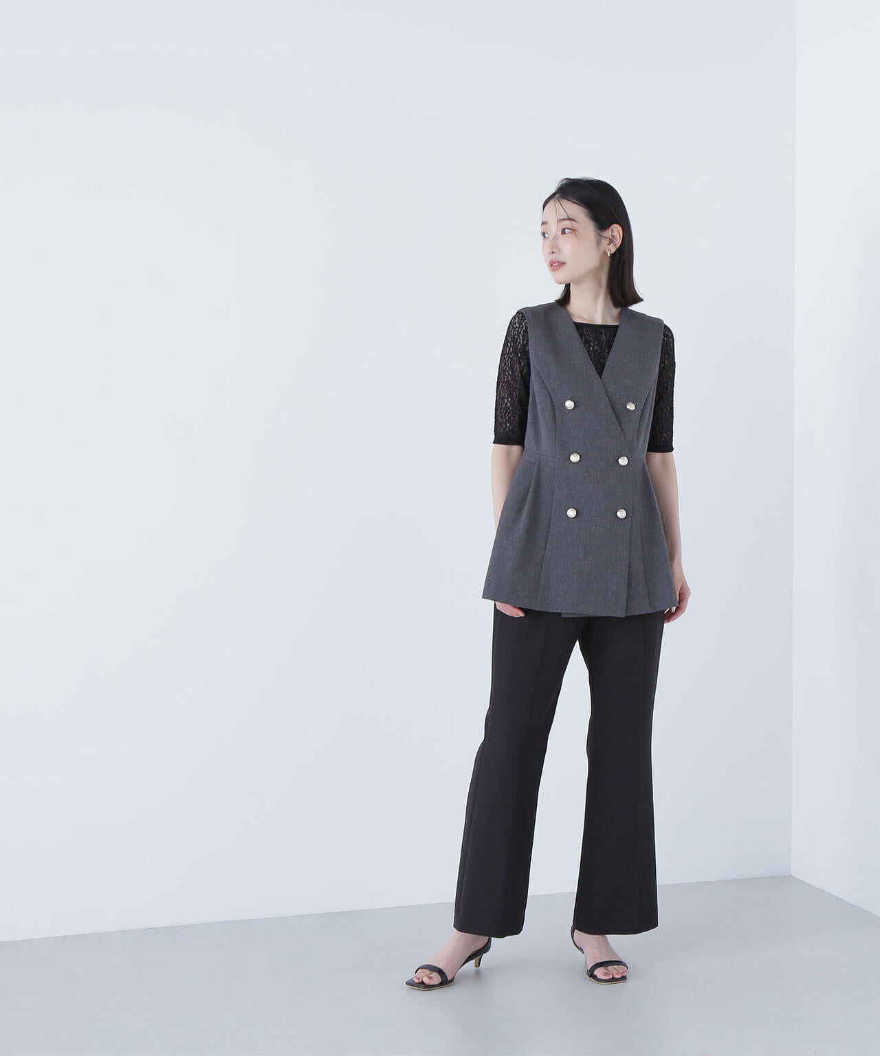 メタルボタンペプラムジレ