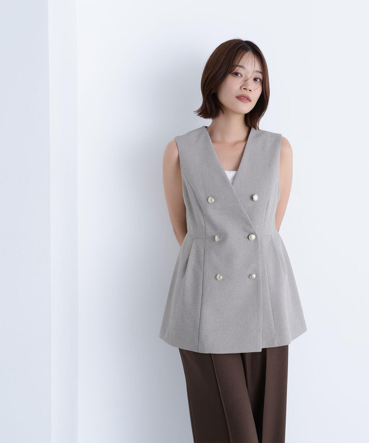 メタルボタンペプラムジレ