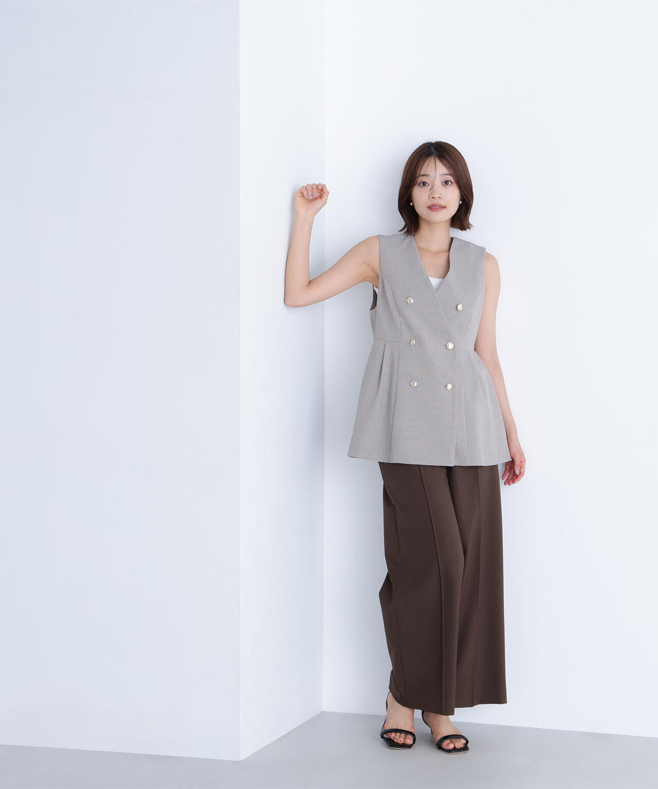 メタルボタンペプラムジレ