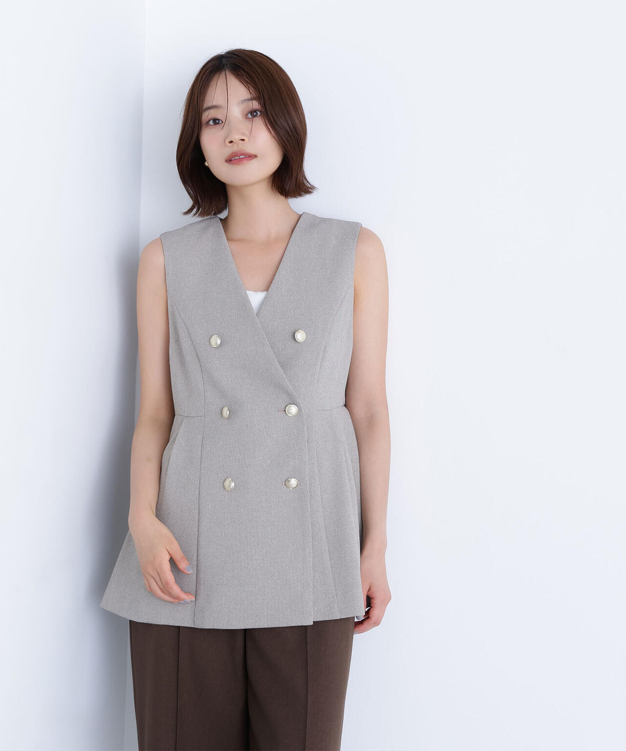 メタルボタンペプラムジレ