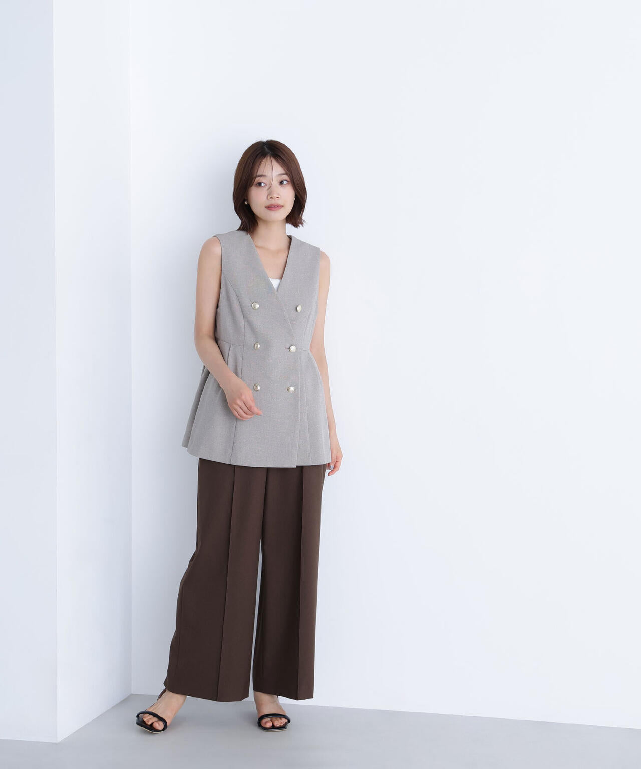 メタルボタンペプラムジレ