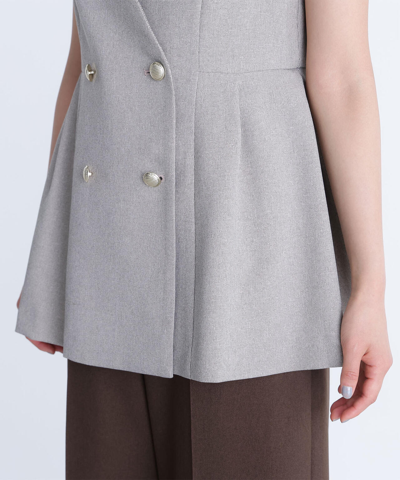 メタルボタンペプラムジレ