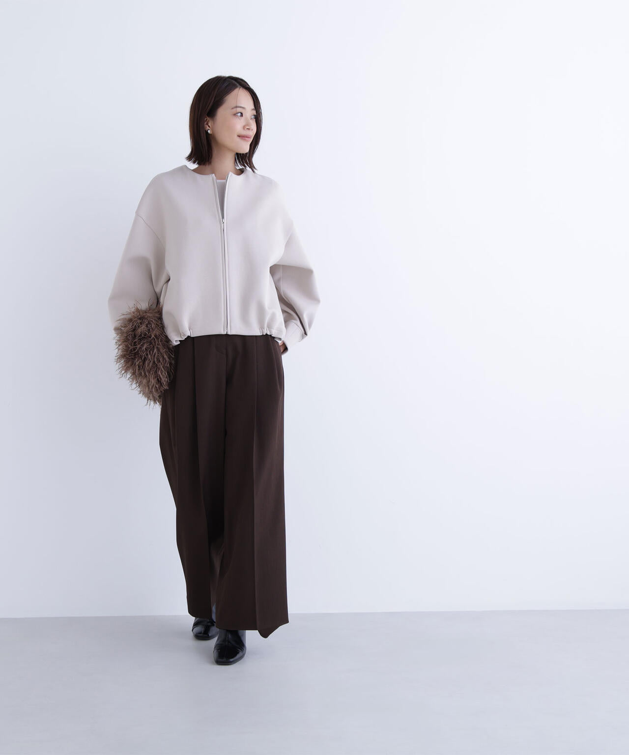 ノーカラーダンボールブルゾン