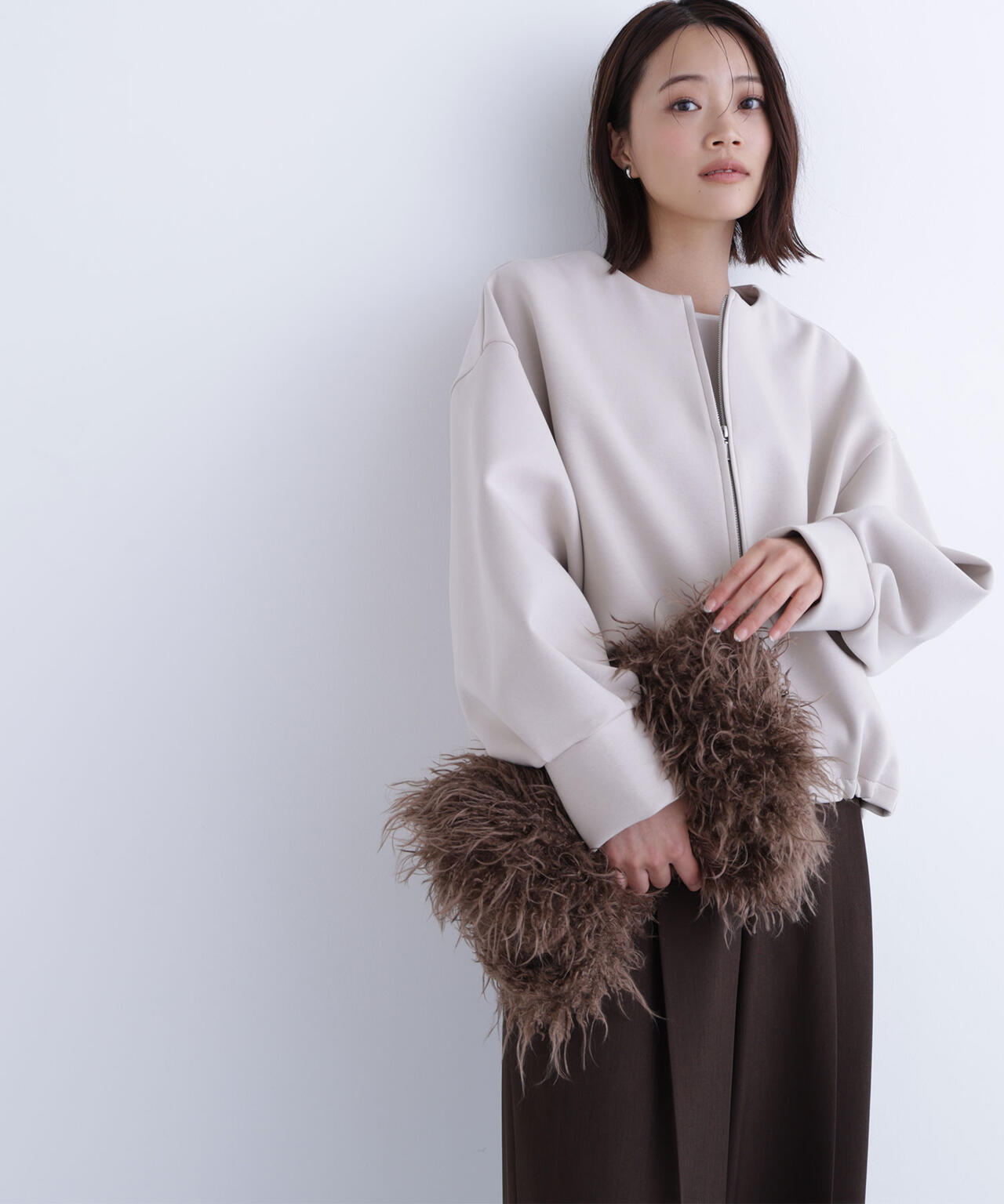 ノーカラーダンボールブルゾン