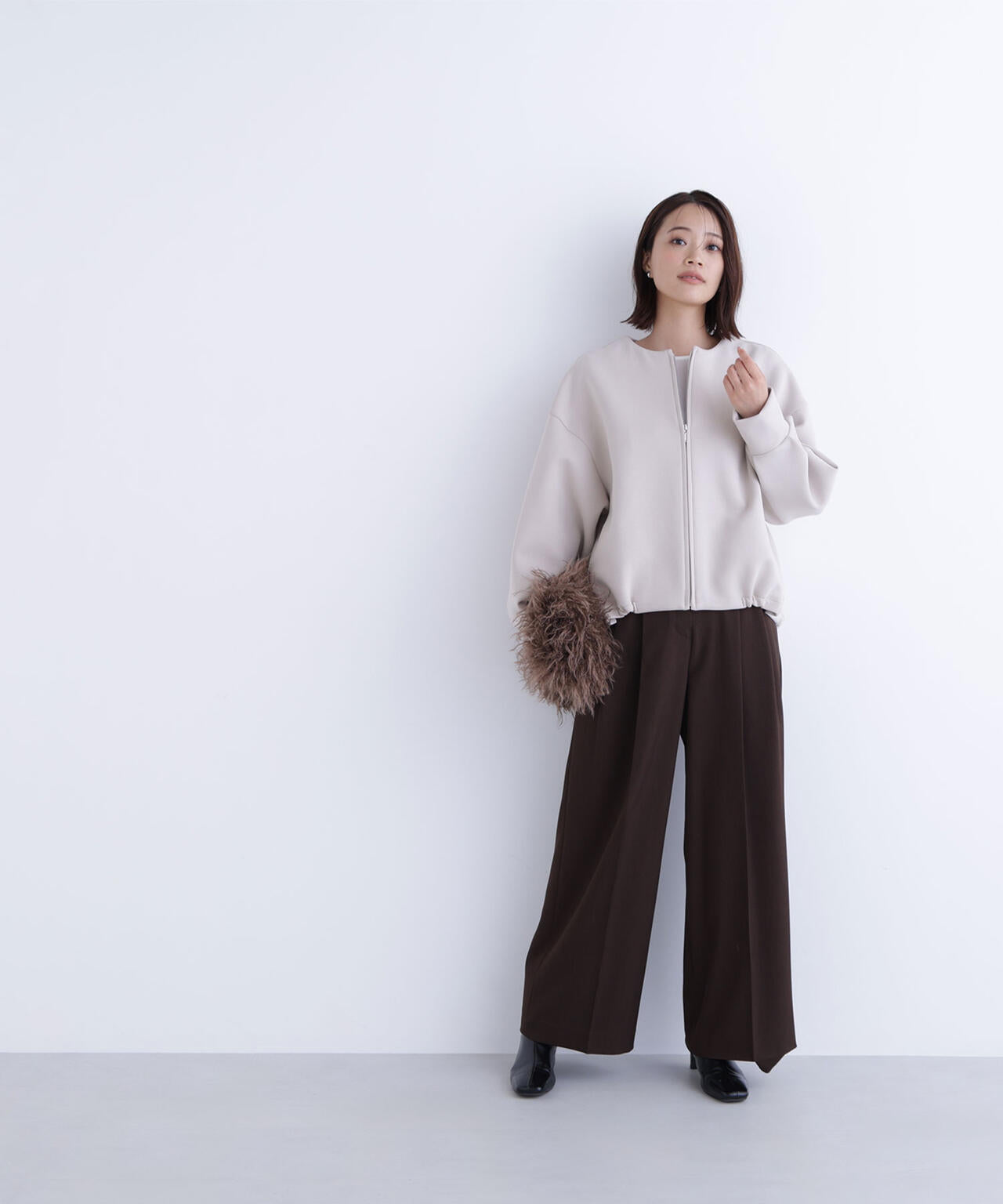 ノーカラーダンボールブルゾン