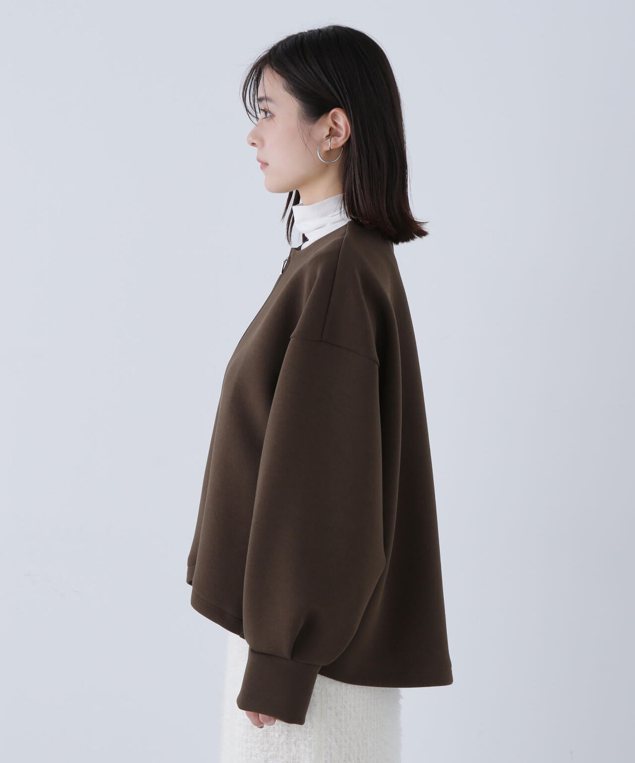 ノーカラーダンボールブルゾン