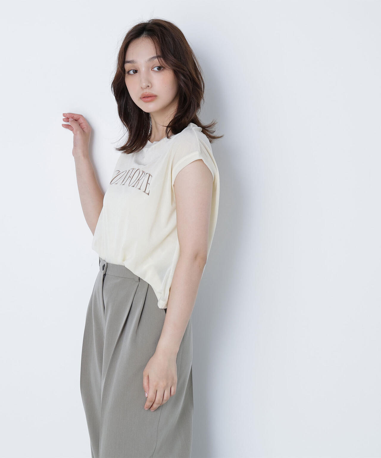 ベロアロゴ刺繍トップス