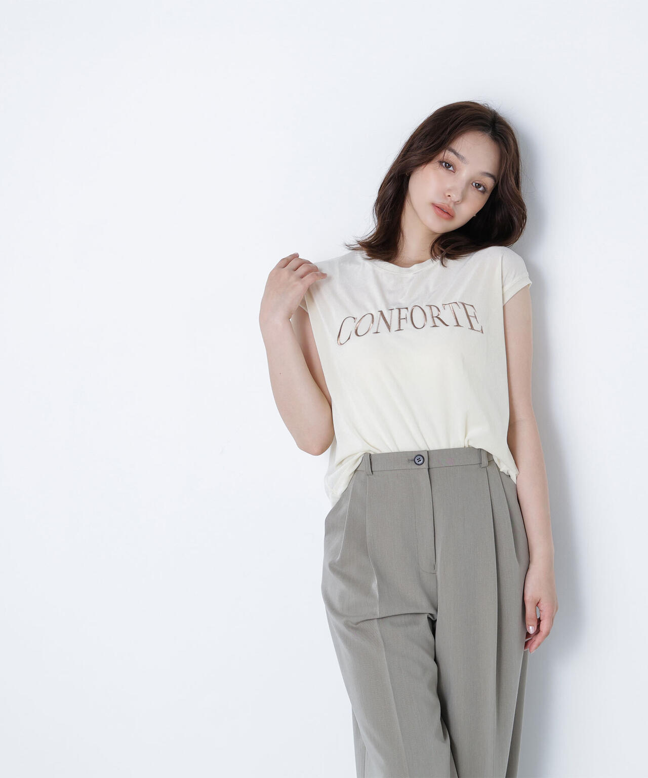 ベロアロゴ刺繍トップス