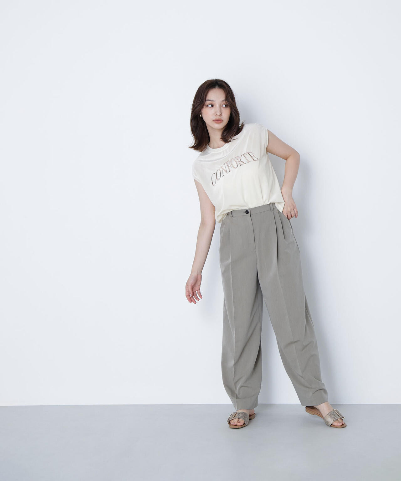 ベロアロゴ刺繍トップス