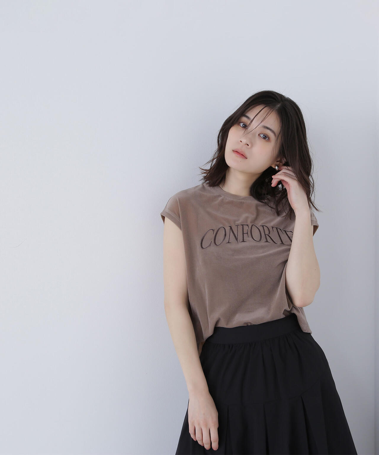 ベロアロゴ刺繍トップス