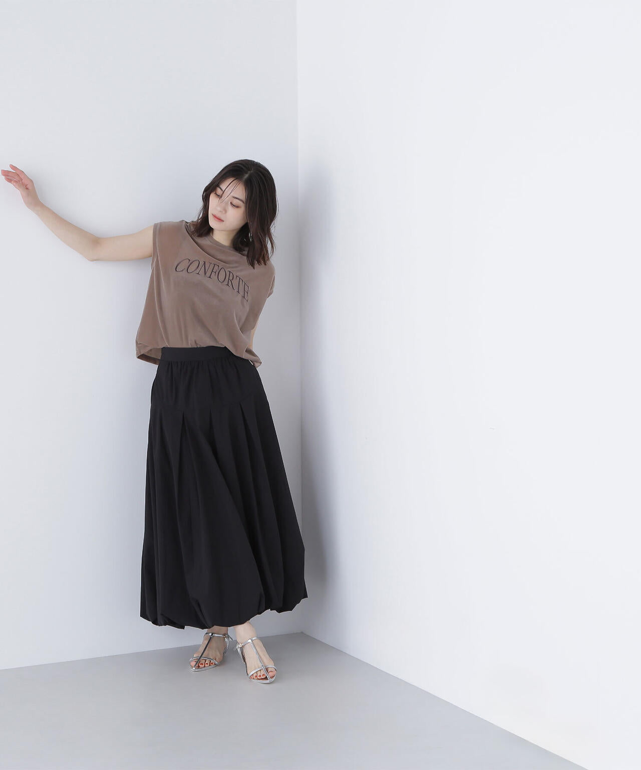 ベロアロゴ刺繍トップス