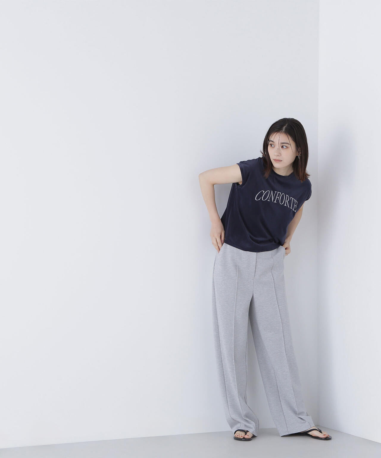 ベロアロゴ刺繍トップス