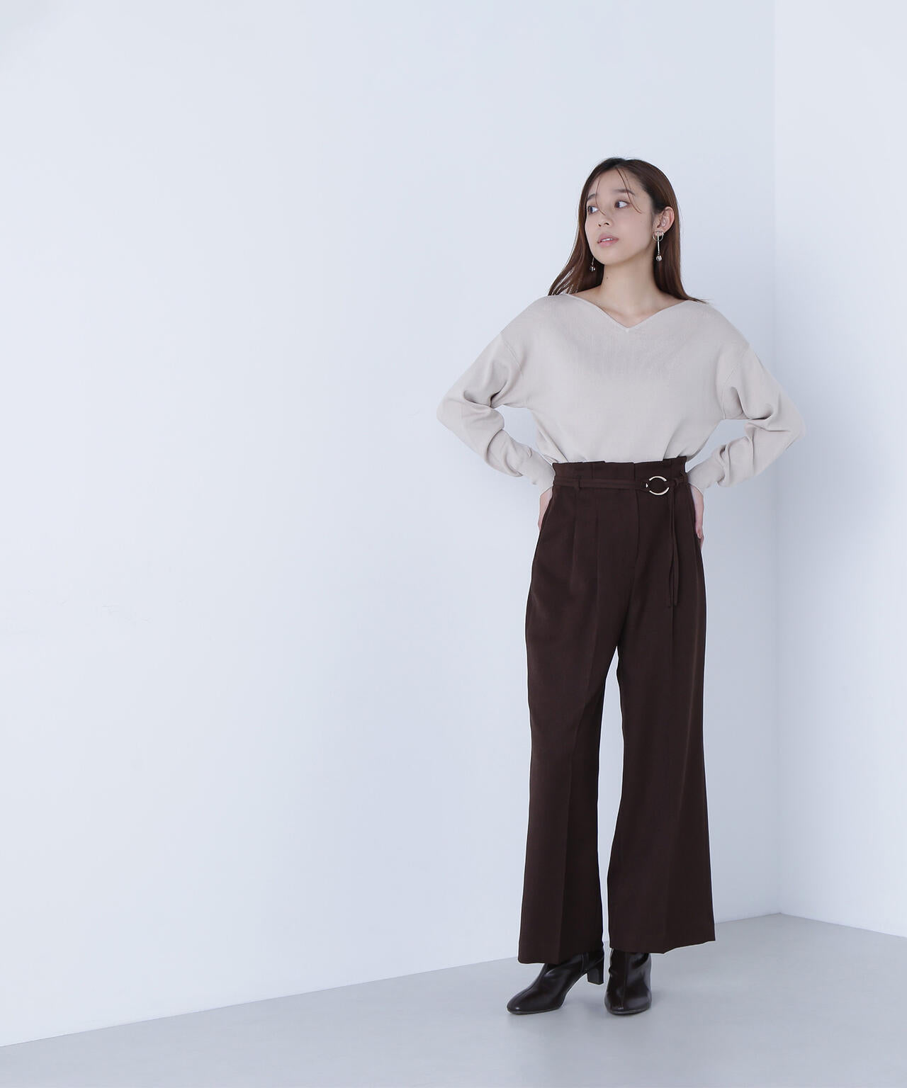 総針ベーシックシリーズ ニュアンスVネックニット