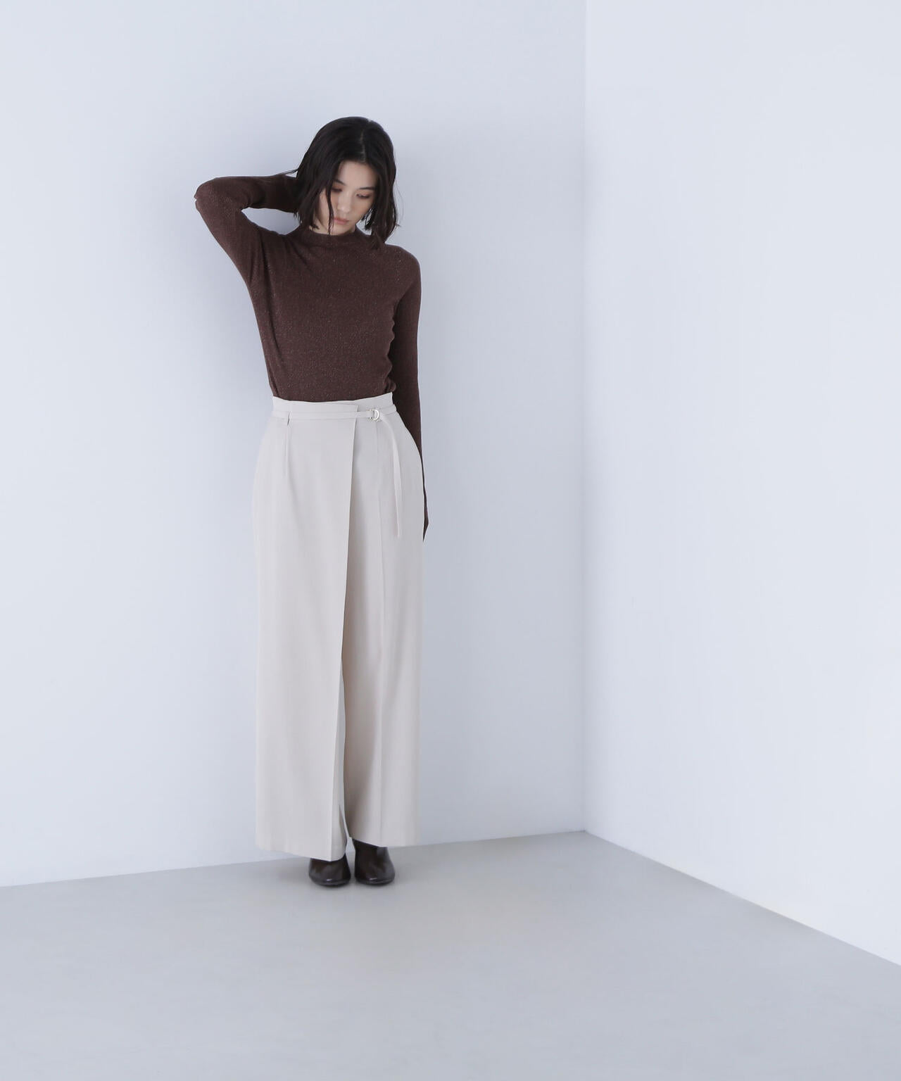 ハイネックラメリブニット