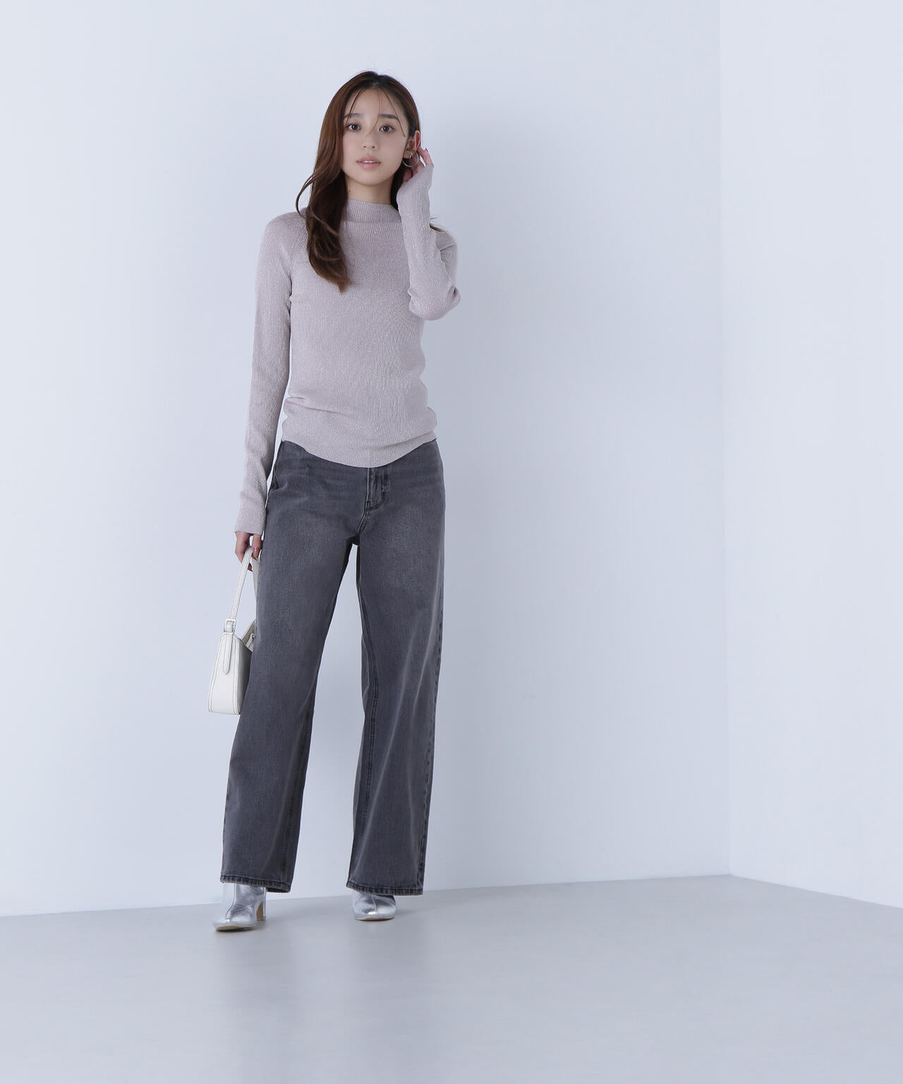 ハイネックラメリブニット