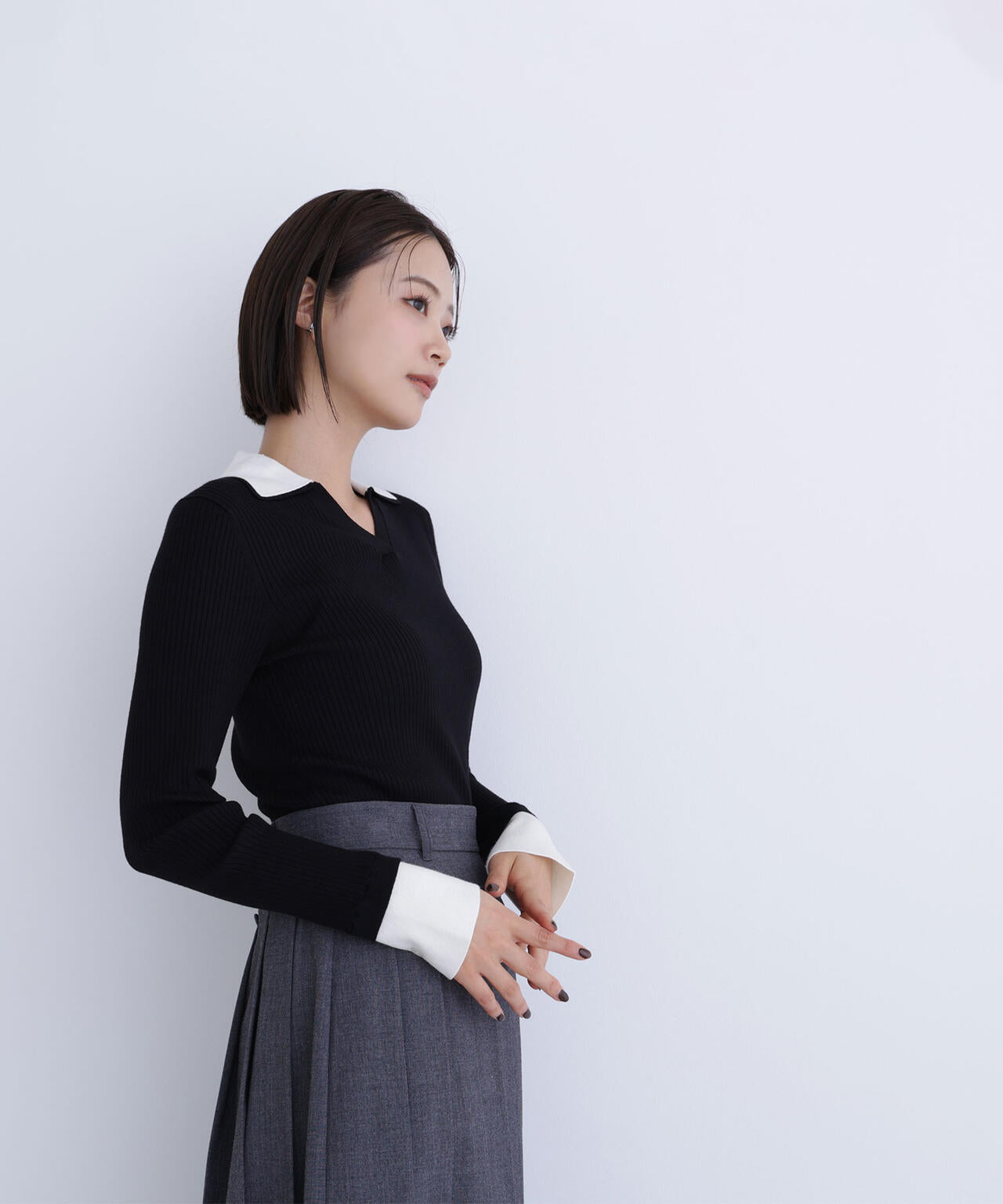 ダブルカラーVネックリブニット