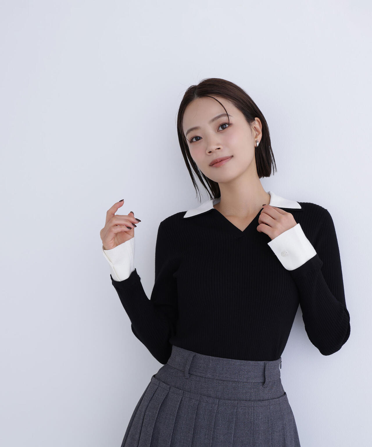 ダブルカラーVネックリブニット