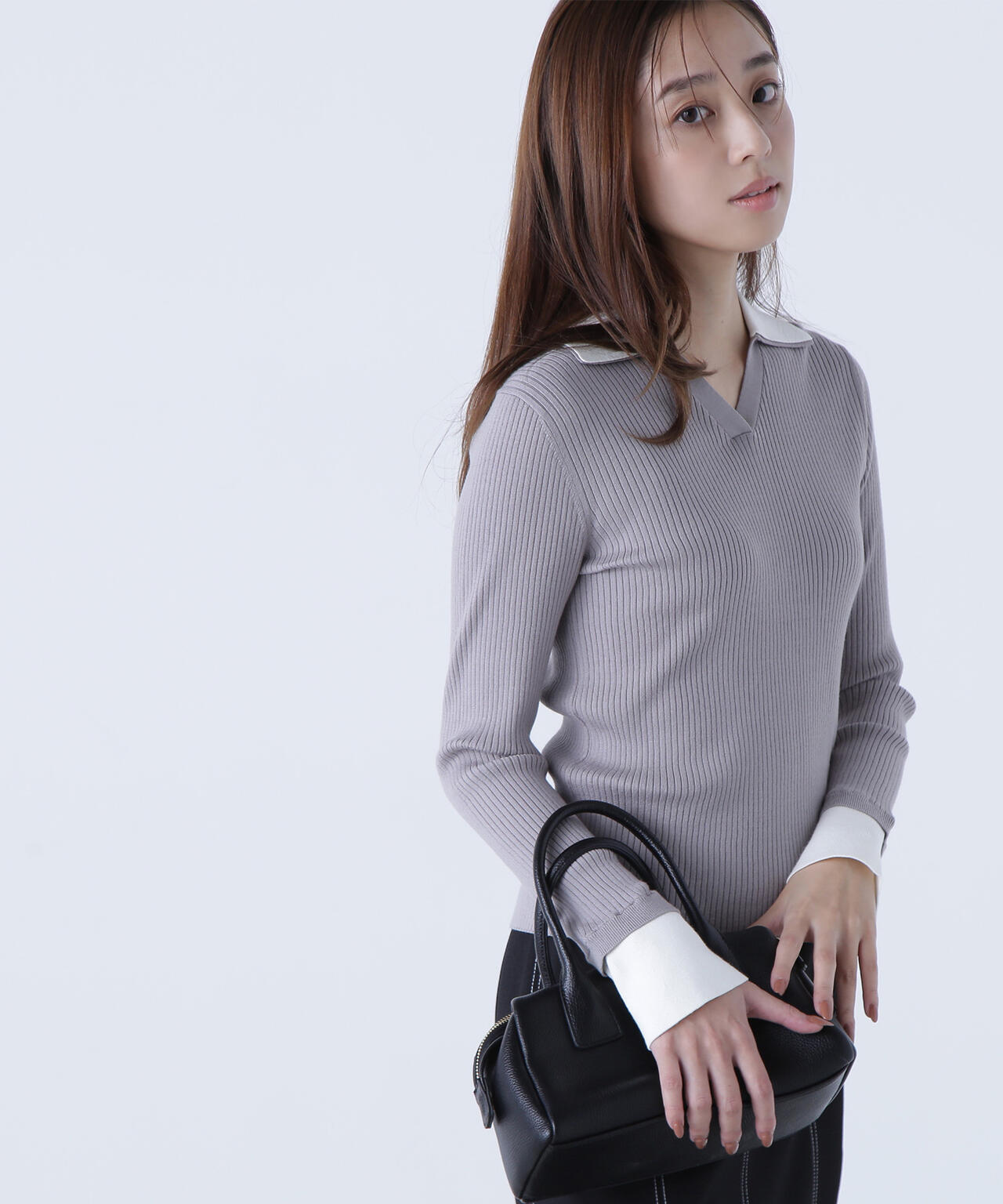 ダブルカラーVネックリブニット