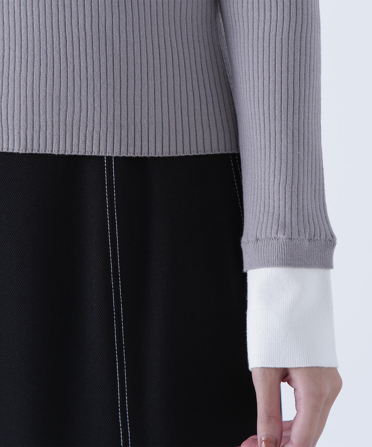 ダブルカラーVネックリブニット