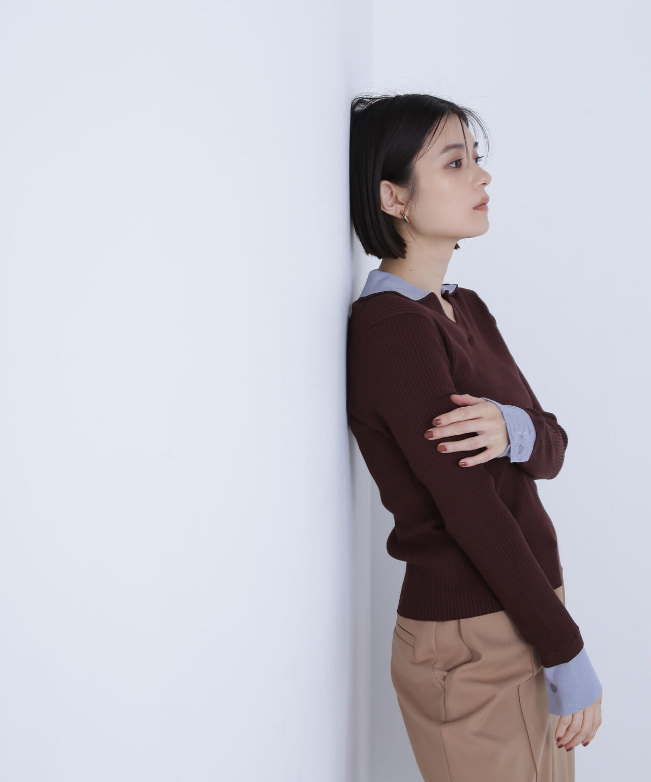 ダブルカラーVネックリブニット