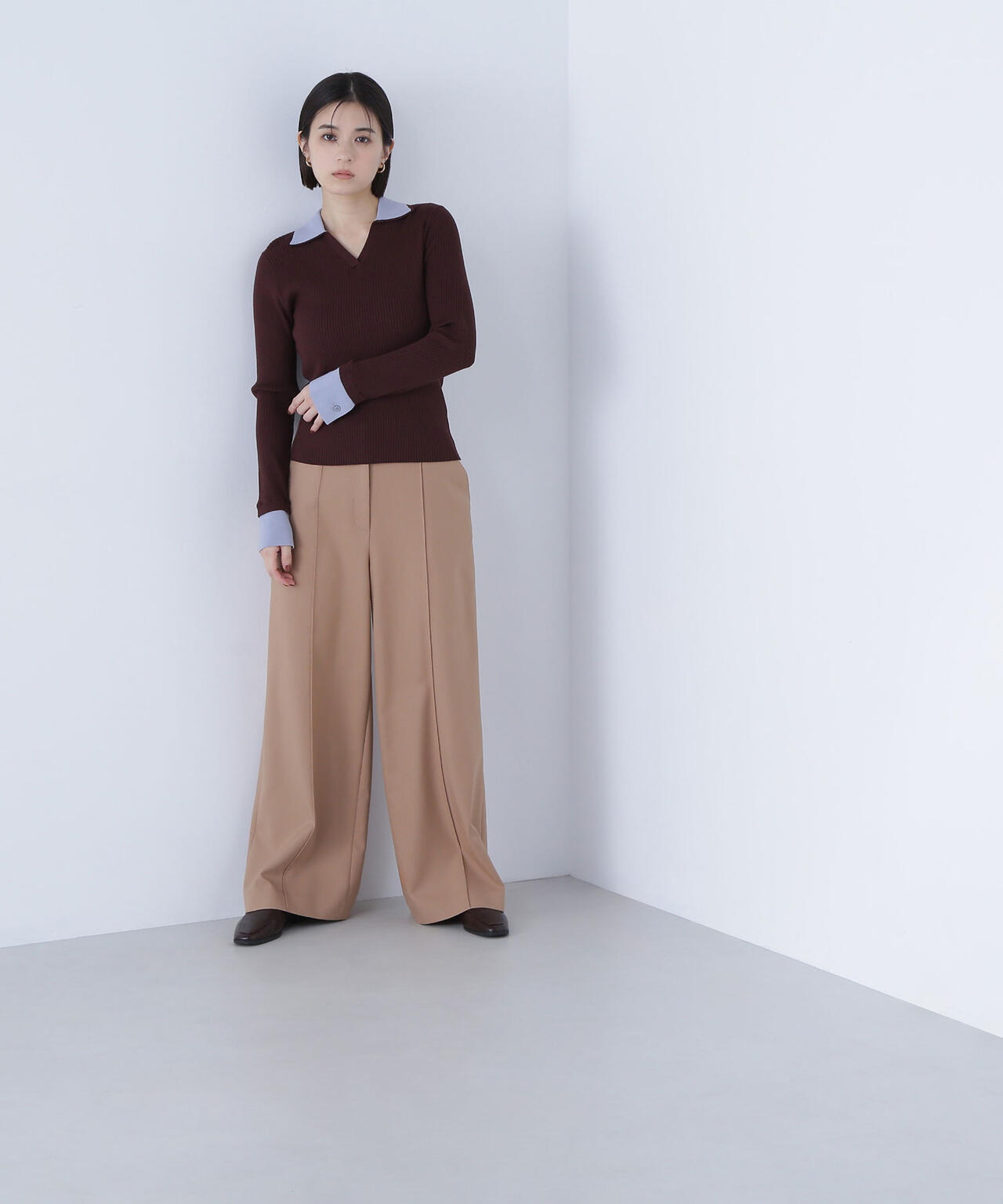 ダブルカラーVネックリブニット