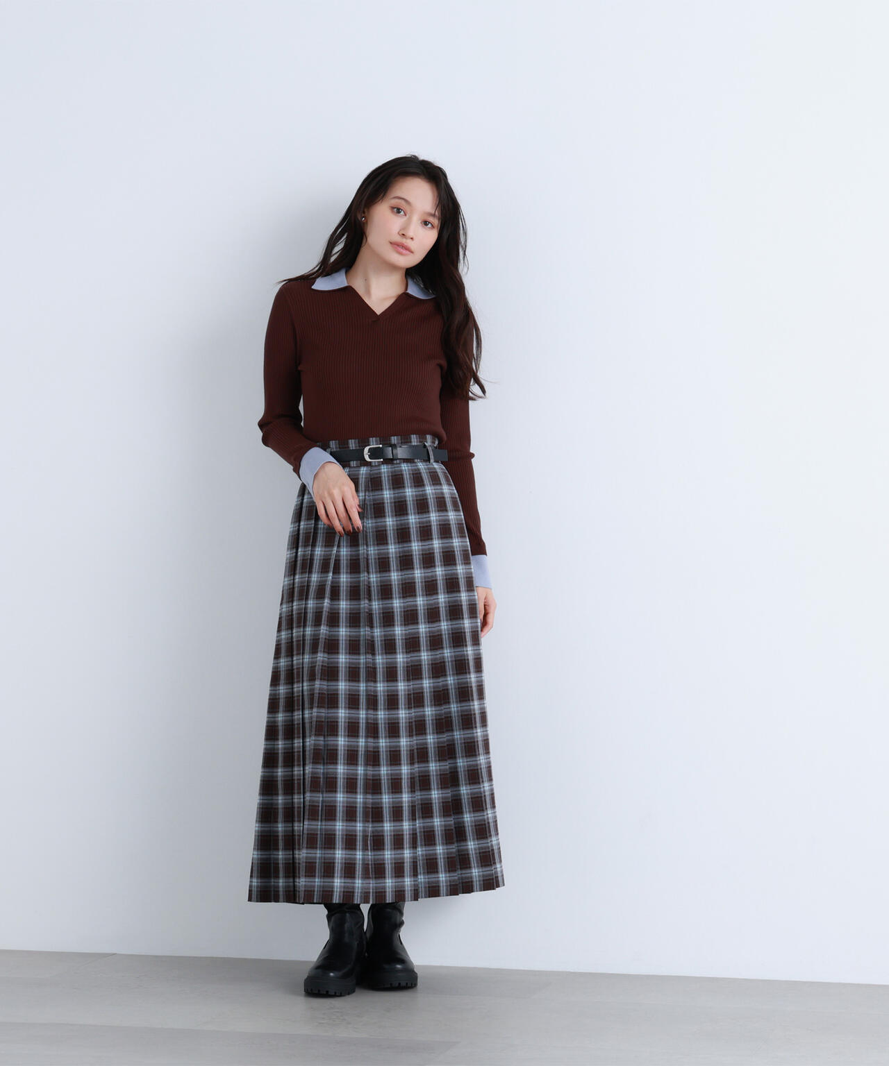 ダブルカラーVネックリブニット