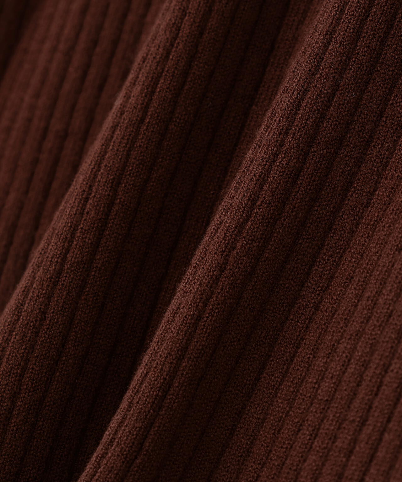 ダブルカラーVネックリブニット