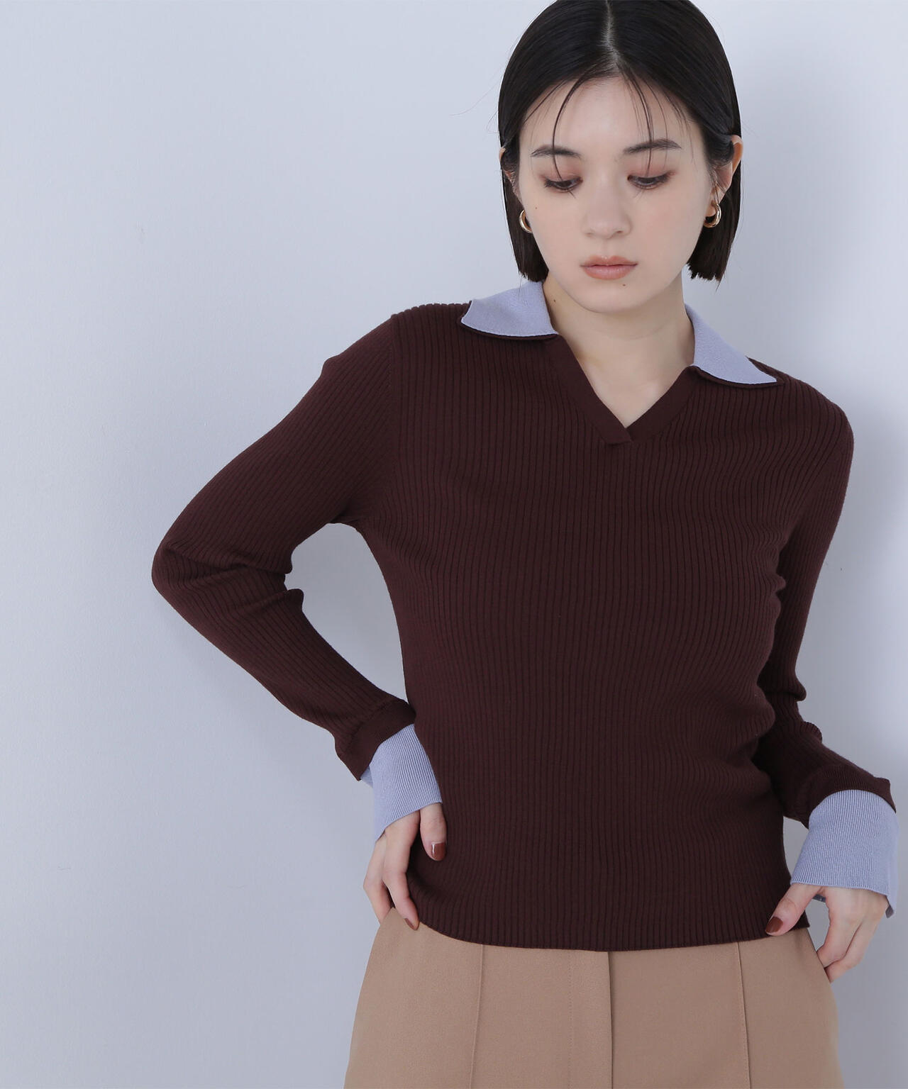 ダブルカラーVネックリブニット