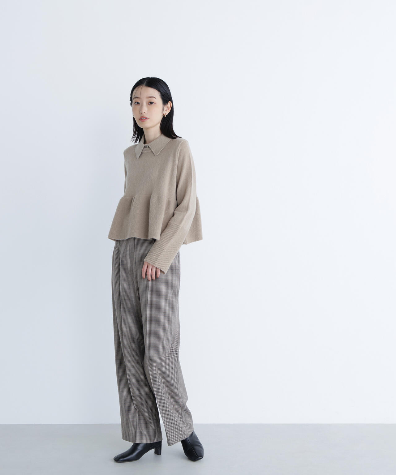 【Oggi掲載】襟付きペプラムニット