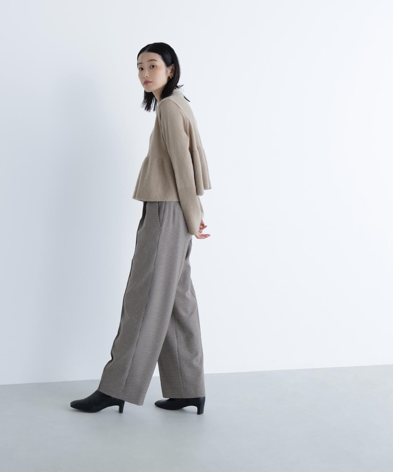 【Oggi掲載】襟付きペプラムニット