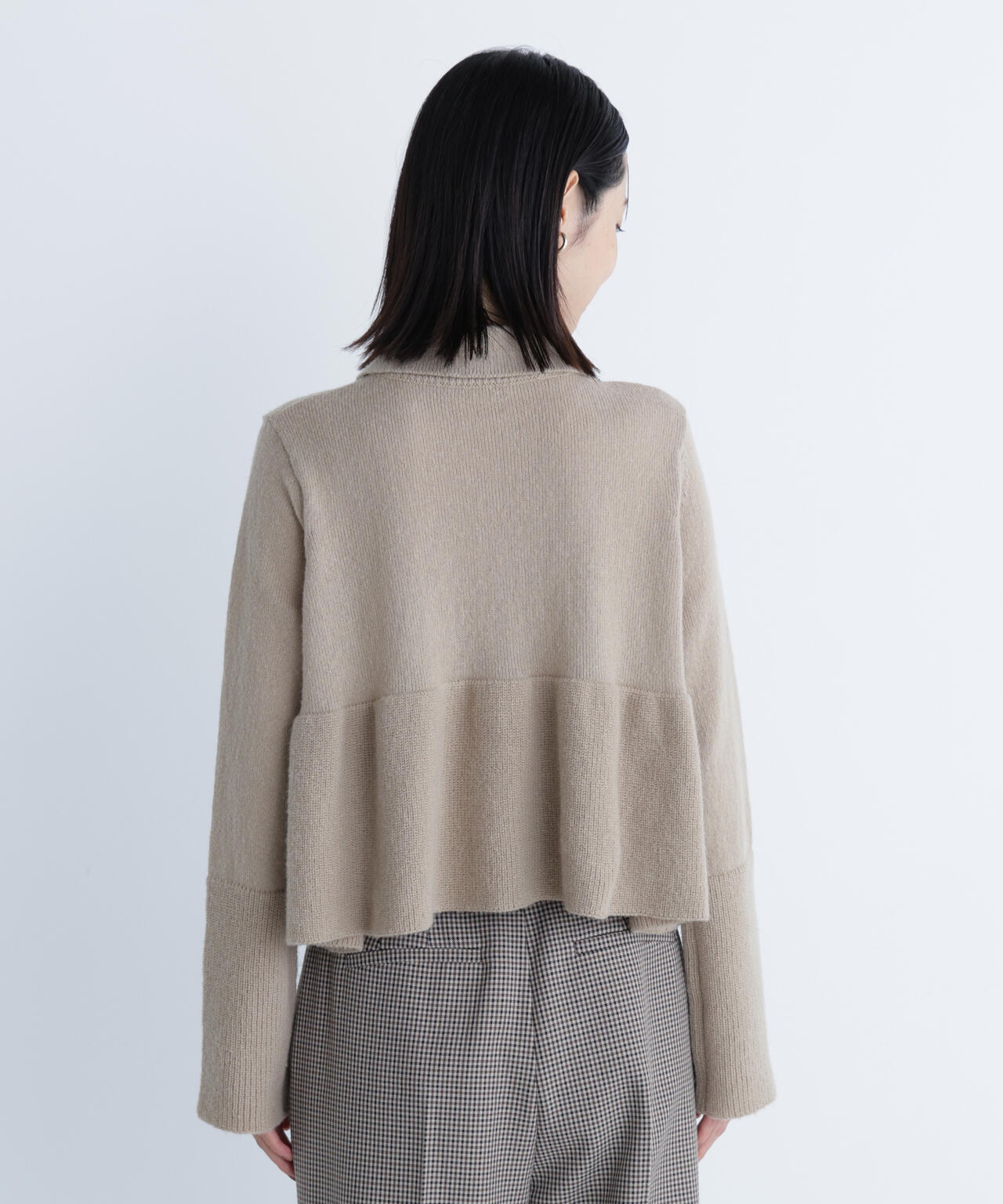 【Oggi掲載】襟付きペプラムニット